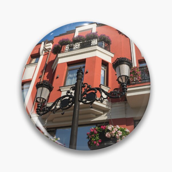 Artikelvorschau, Wunderbare Architektur in Plovdiv – farbenfrohe Art-Deco-Fassade mit Blumen entworfen und verkauft von Georgia Mizuleva.