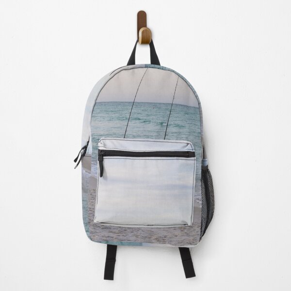 Vista previa del artículo con la obra «Cañas de pescar en la costa en la arena», diseñado y vendido por mljdwhite.