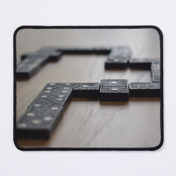 Artikelvorschau, Domino auf Holztisch entworfen und verkauft von Eva-Designs-.