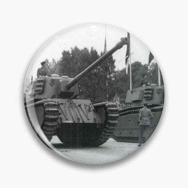 Aperçu de l'œuvre WW2 - Français - Char lourd ARL 44 - Noir et blanc - Impression photo créée et vendue par TheHappyK.