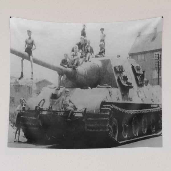 Aperçu de l'œuvre WW2 - Allemagne - Panzerjäger Tiger Ausf. B - JagdTiger - Noir et blanc - Impression photo créée et vendue par TheHappyK.
