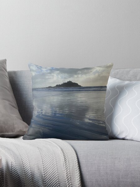 Artikel-Vorschau von Blick auf den St. Michael's Mount vom Strand aus, designt und verkauft von Happyoninside.