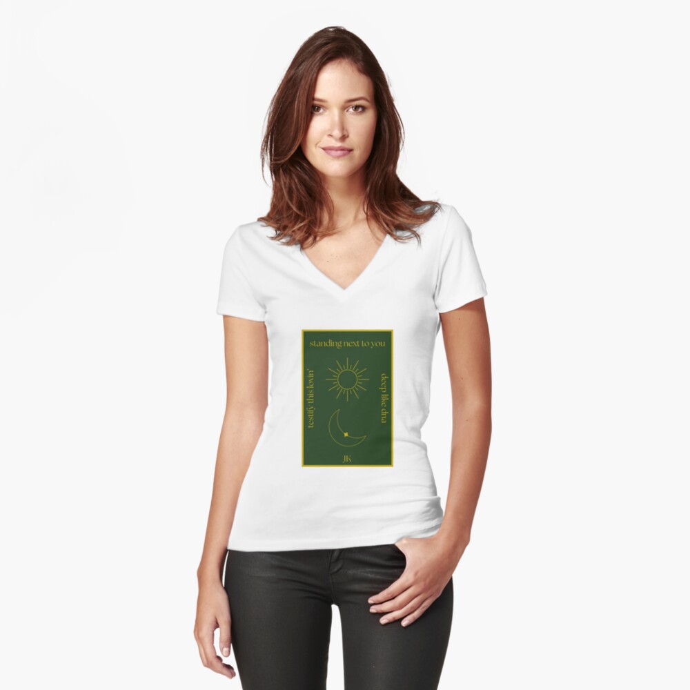 Artikel-Vorschau von Tailliertes T-Shirt mit V-Ausschnitt, designt und verkauft von birdie143.