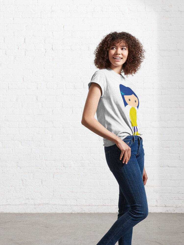 Imagen 6 de 7, Camiseta clásica con la obra Coraline, diseñada y vendida por creotumundo.