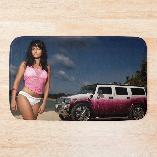 Artikelvorschau, Woman on the beach in front of a SUV entworfen und verkauft von Road To Track.