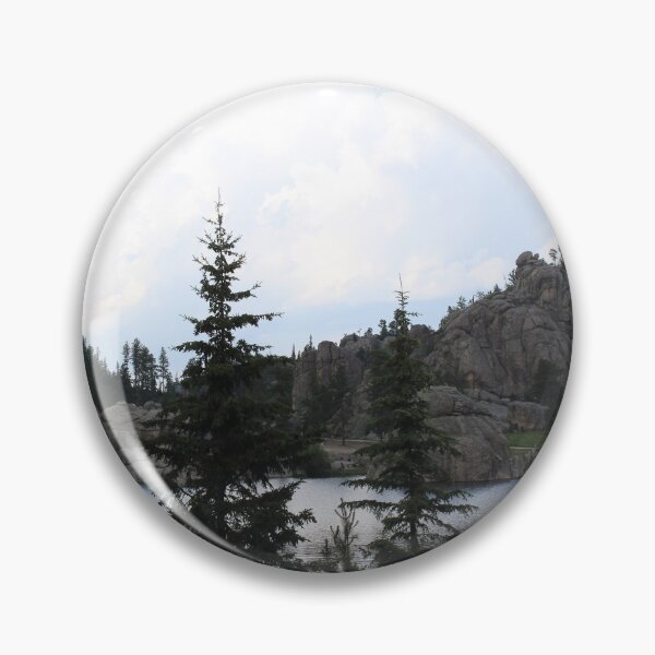 Artikelvorschau, Seen wiegen die Umarmung hoch aufragender Kiefern entlang des Beartooth Highway in Montana entworfen und verkauft von GiftableGems.