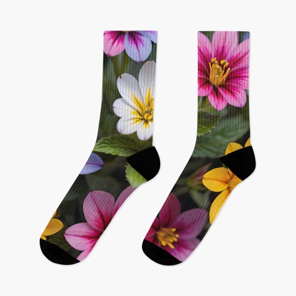 Artikelvorschau, Colorful Summer Flower Pattern entworfen und verkauft von TheArtOfPat.