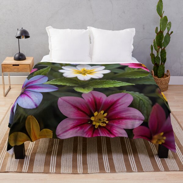 Artikelvorschau, Colorful Summer Flower Pattern entworfen und verkauft von TheArtOfPat.