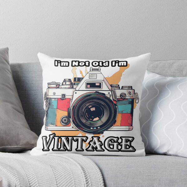 Item preview, No soy viejo, soy una cámara de fotos retro vintage de 35 mm con lente, ilustración 3 designed and sold by TankandDPS.