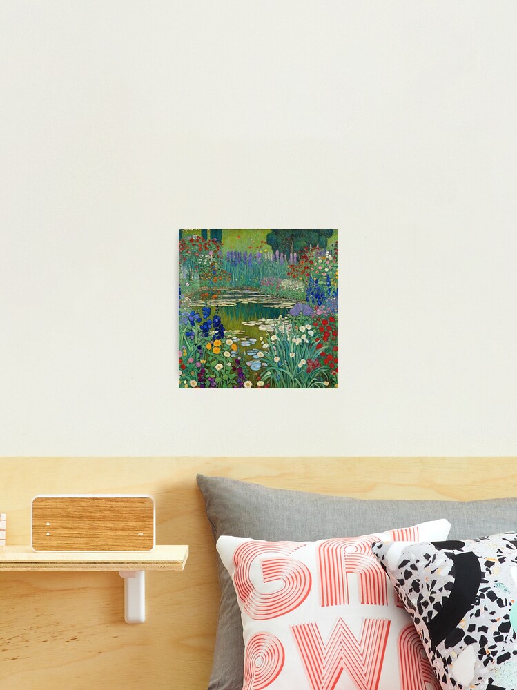 Aperçu 2 sur 3. Impression photo avec l'œuvre Étang de jardin fleuri Gustav Klimt créée et vendue par maniacfitness.