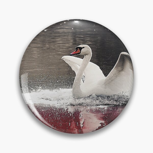Aperçu de l'œuvre Un cygne blanc avec des accents de rouge créée et vendue par ANNblick.