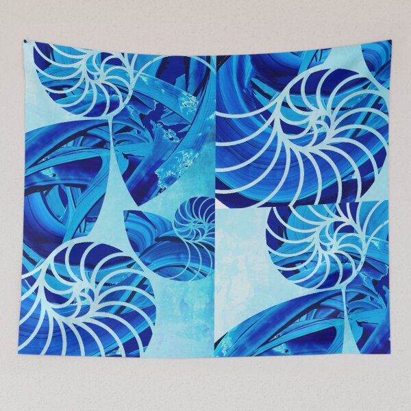 Artikelvorschau, Blau auf blauer Nautilusmuschel-Kunst entworfen und verkauft von Sharon Cummings Art.