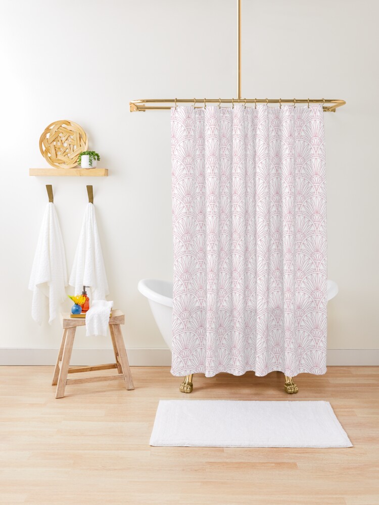 Aperçu 1 sur 5. Rideau de douche avec l'œuvre Mosaïque art nouveau de couleur rose créée et vendue par Wicupp.