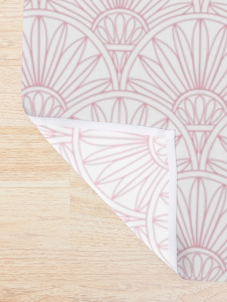 Aperçu 2 sur 5. Rideau de douche avec l'œuvre Mosaïque art nouveau de couleur rose créée et vendue par Wicupp.