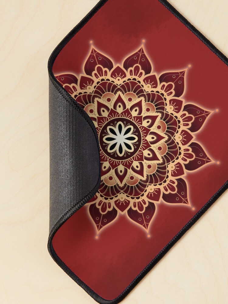 Aperçu 2 sur 5. Tapis de souris avec l'œuvre Mandala du Chakra Racine (série) créée et vendue par AudreyJanvier.