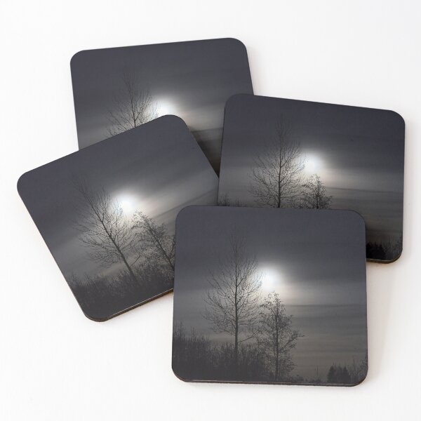 Artikelvorschau, Hinter den Wolken. Vollmond in Parkkuu Januar 2024. entworfen und verkauft von Jouko Lehto Photography.