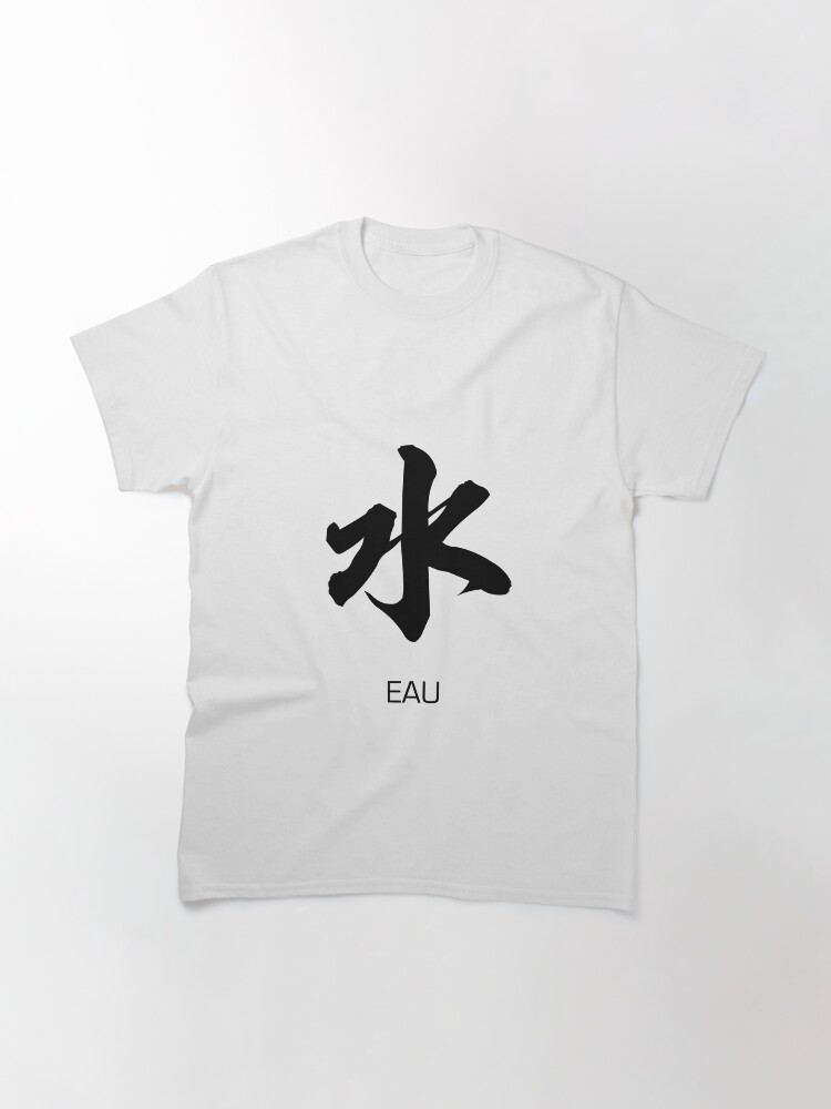 Aperçu 3 sur 7. T-shirt classique avec l'œuvre Tshirt Kanji Eau créée et vendue par jedinojapansan.