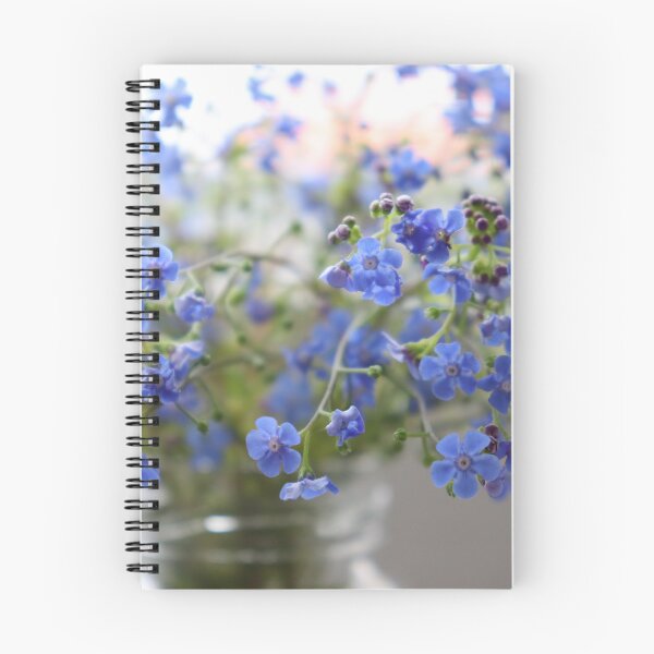Aperçu de l'œuvre Fleur, ne m'oublie pas de près créée et vendue par Pawsitive2Print.