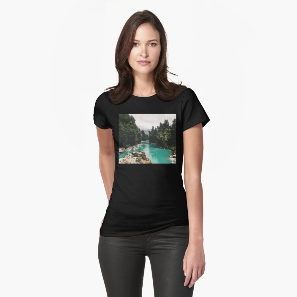 Aperçu de l'œuvre T-shirt moulant créée et vendue par PhotoStore.