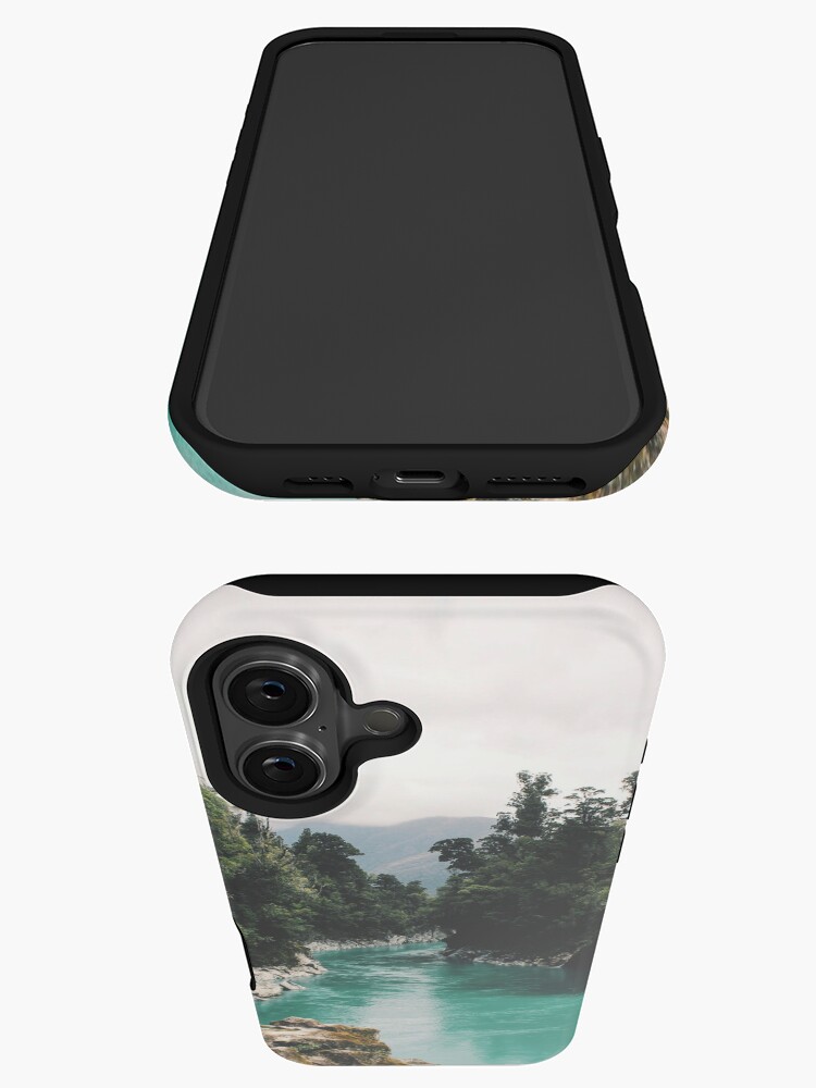 Aperçu 3 sur 4. Coque iPhone avec l'œuvre Rivière dans la forêt créée et vendue par PhotoStore.
