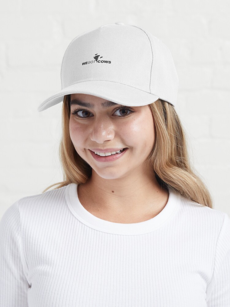 Imagen 6 de 7, Gorra con la obra Tenemos vacas etiqueta negra, diseñada y vendida por Spacecoco.