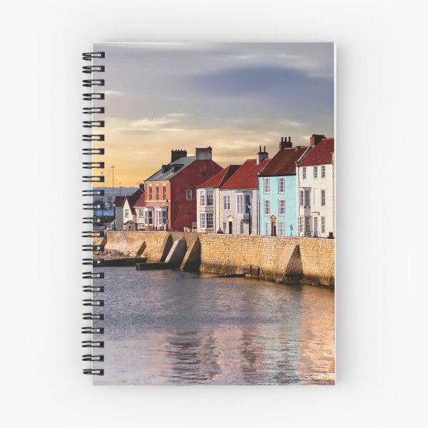 Aperçu de l'œuvre Réflexions colorées à Hartlepool Headland créée et vendue par RosRidleyPhoto.