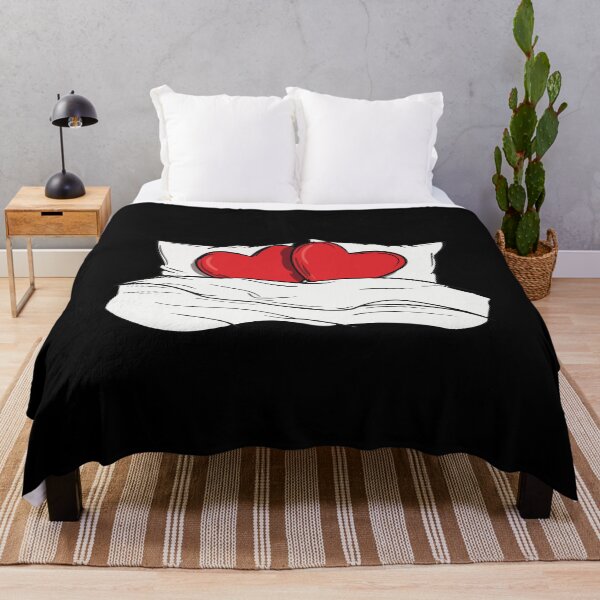 Artikelvorschau, Zwei Herzen im Bett – Liebe, Valentinstag, Liebespaar, süß, lustig entworfen und verkauft von TheRealmWithin.