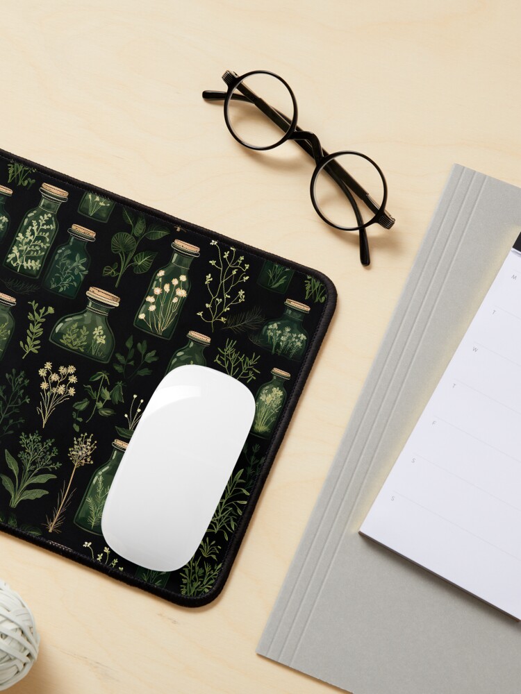 Aperçu 3 sur 5. Tapis de souris avec l'œuvre Cottagecore Botanique Herbes Florales Plantes Baies Fleurs Pressées créée et vendue par fluffstuffgifts.