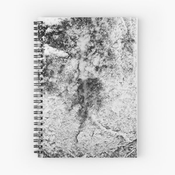 Artikelvorschau, Steinnarben. Winter 2024 sw entworfen und verkauft von Jouko Lehto Photography.