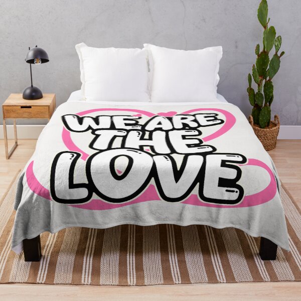 Aperçu de l'œuvre We Are The Love : contraste audacieux et unité en noir, blanc et rouge créée et vendue par SplashTastic.