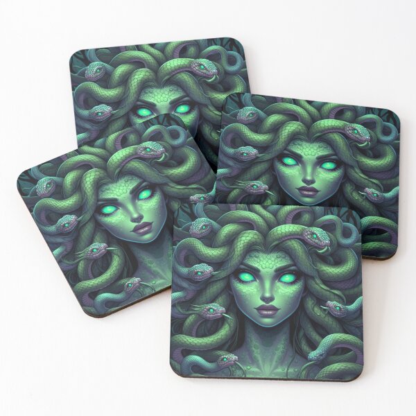 Artikelvorschau, Grüne Medusa mit leuchtenden Augen entworfen und verkauft von CailaStyle.