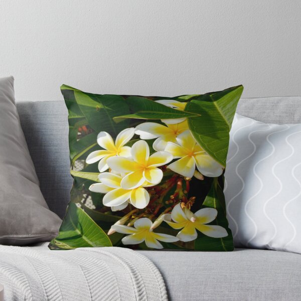 Artikelvorschau, „Morgenumarmung: Gelbe Frangipani-Blüten und die aufgehende Sonne“ entworfen und verkauft von A-Work-Of-Art.
