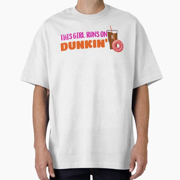 Vista previa del artículo con la obra «Esta chica corre en Dunkin'», diseñado y vendido por SweatshirtFam.