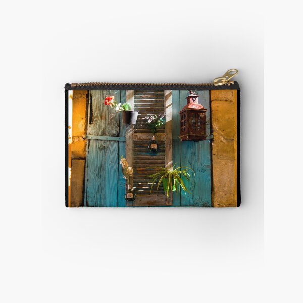 Aperçu de l'œuvre Volets de fenêtre décorés créée et vendue par Rae Tucker Photography & Designs.