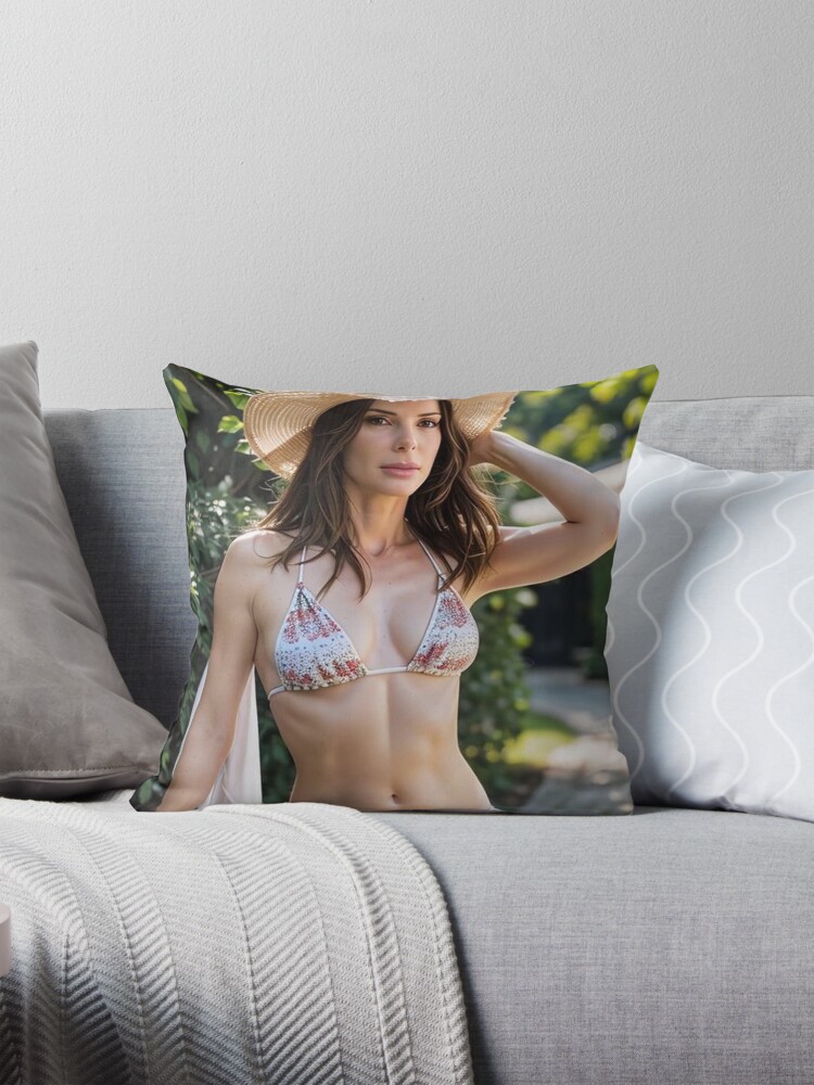 Coussin for Sale avec l'uvre Sandra Bullock sexy de l'artiste warshipologiste | Redbubble Coussin for Sale avec l'uvre Sandra Bullock sexy de l'artiste warshipologiste | Redbubble