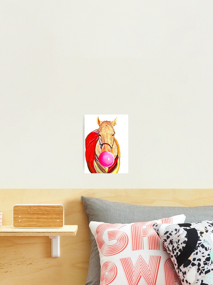 Aperçu 2 sur 3. Impression photo avec l'œuvre Cheval Bubblegum créée et vendue par danieljanda.