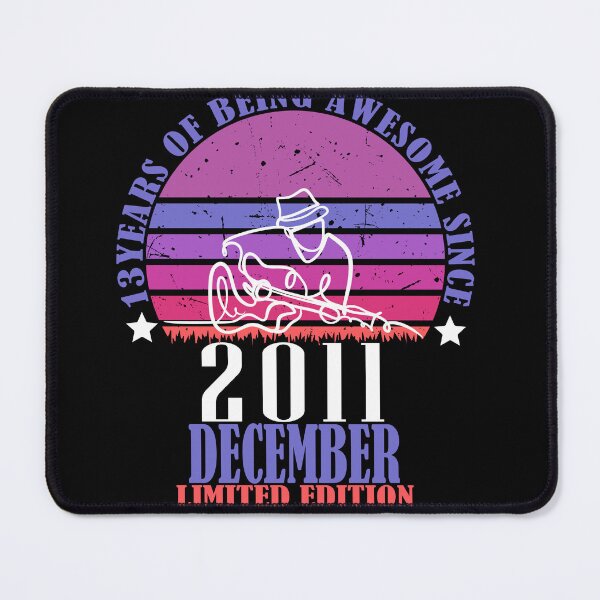 Item preview, 13 Geburtstag Retro Vintage Gitarristen Gitarrenliebhaber december designed and sold by studiopekepeke.