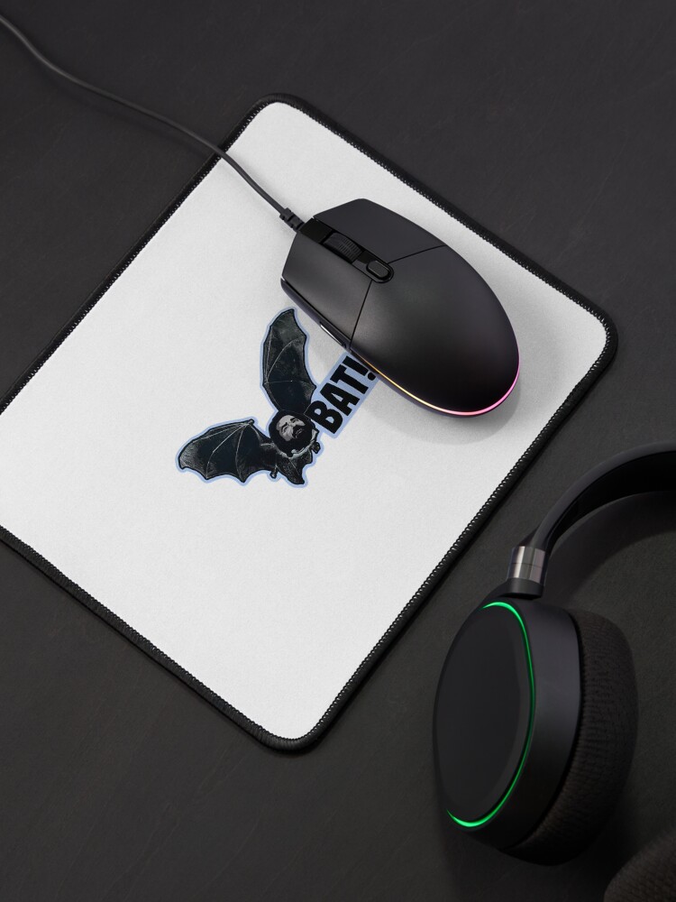 Aperçu 4 sur 5. Tapis de souris avec l'œuvre Autocollant vinyle Ce que nous faisons dans l’ombre - Laszlo - « BAT ! » créée et vendue par iamamiraj.