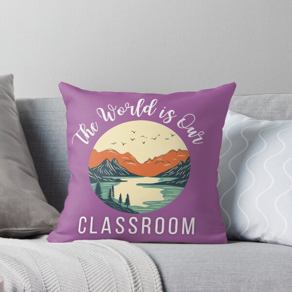 Artikelvorschau, „Die Welt ist unser Klassenzimmer“-Geschenke für Unschooler und Homeschooler entworfen und verkauft von Quincarrius.