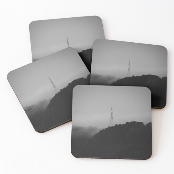 Artikelvorschau, Radio im Nebel – Schwarz-Weiß-Stadtfotografie entworfen und verkauft von Made By Nishi | Nishi Wojnar.