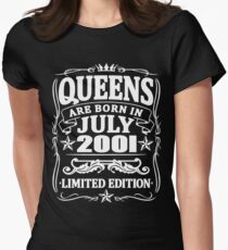 Camiseta entallada para mujer Queens are born in july 2001