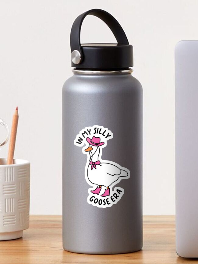 Aperçu 1 sur 3. Sticker avec l'œuvre À l'époque de My Silly Goose créée et vendue par Chanaika4.