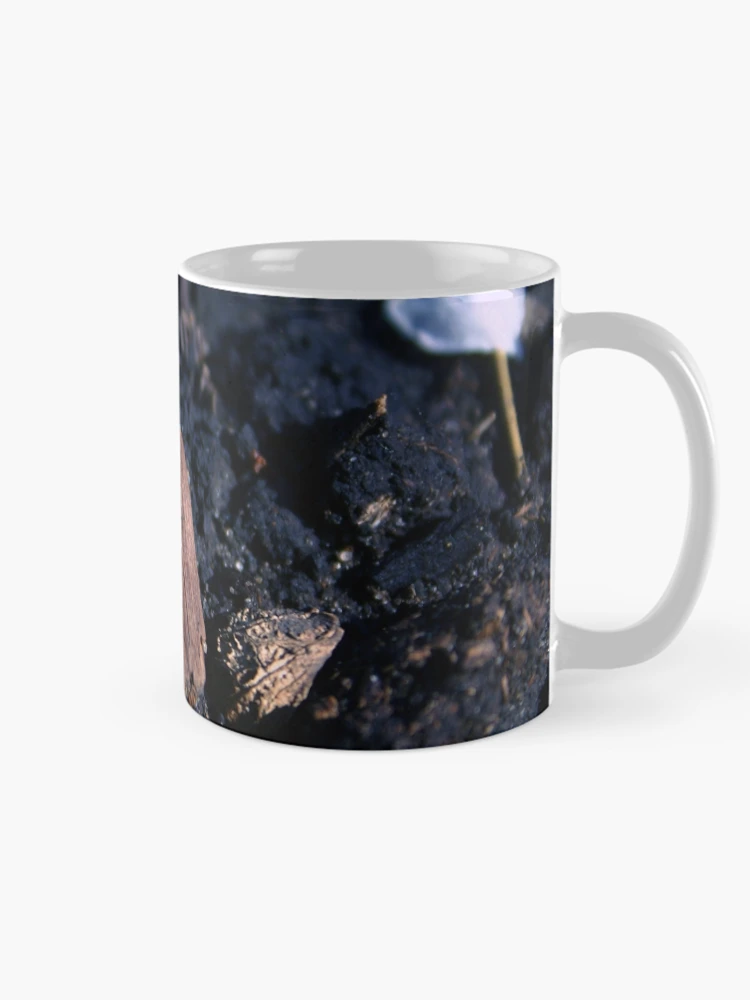 Imagen 3 de 6, Taza de café con la obra Vida [Roufxis-Rb], diseñada y vendida por RoufXis.
