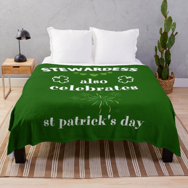 Artikelvorschau, Stewardess feiert auch den St. Patrick's Day entworfen und verkauft von BababuuuPrint.