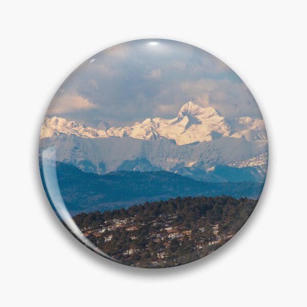 Artikelvorschau, Sonnenbeschienener Berg Triglav orangefarbenes Gras entworfen und verkauft von Patrik Lovrin.