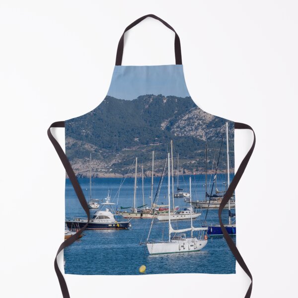 Artikelvorschau, Puerto Pollensa Mallorca Boote in der Bucht entworfen und verkauft von GG WALL ART.