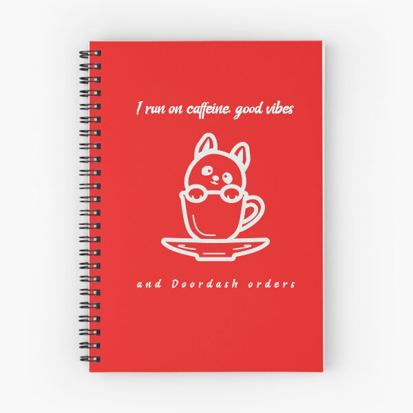Aperçu de l'œuvre Je cours à la caféine Good Vibes Doordash Cat créée et vendue par Shirt Slanger.