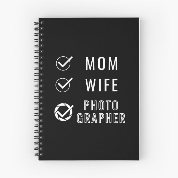 Artikelvorschau, Mutter-Frau-Fotografin, lustiges Geschenk für Mutter entworfen und verkauft von MomLifeDesign.