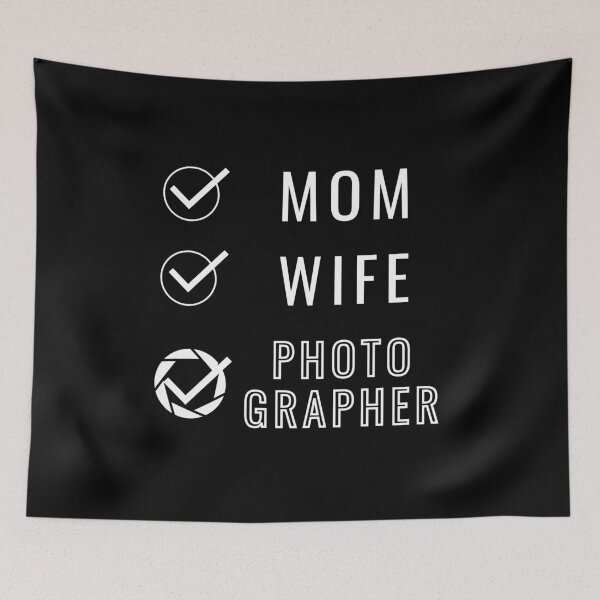 Artikelvorschau, Mutter-Frau-Fotografin, lustiges Geschenk für Mutter entworfen und verkauft von MomLifeDesign.