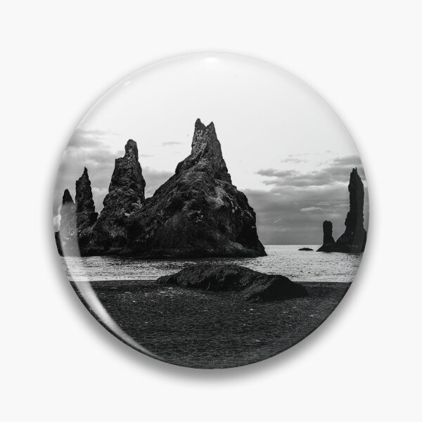 Artikelvorschau, Reynisdrangar aus nächster Nähe entworfen und verkauft von Vikhostel.